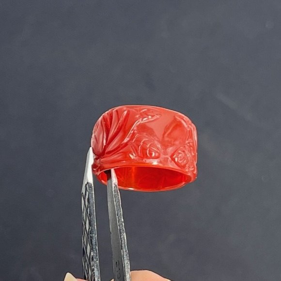 Floral Relief Pattern Band Garnet Colored Plastic Ring - Size 7 - Picture 4 of 6